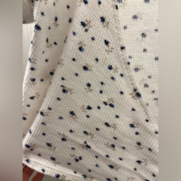 Brandy Melville Floral wrap top - Picture 8 of 10